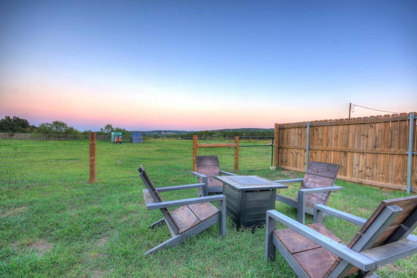 The Lodge At Little Ranches Central Sleeps 26 Wimberley Buitenkant foto